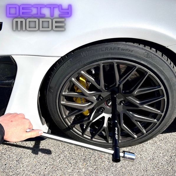 Divine SMARTLUG Wrench in use
